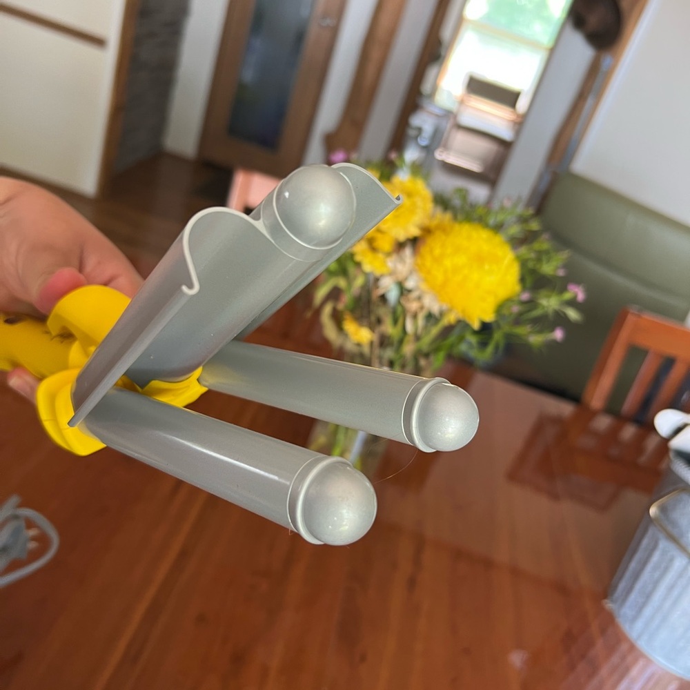 Drybar The Beach Bender Triple Barrel Waver - Picture 5 of 9